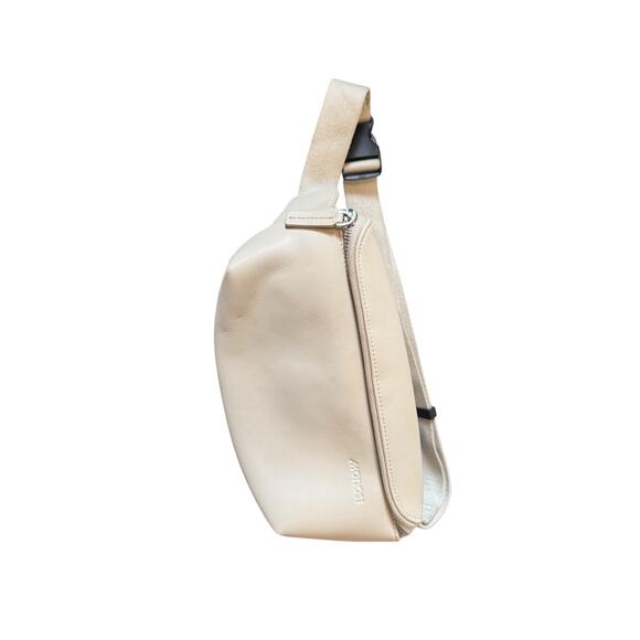 MONOS The Metro Sling Bag Ivory Vegan Leather Crossbody Fanny Pack Belt Bag EUC - Picture 2 of 10